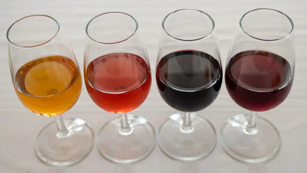 Port wine: how to choose and other tips for the buyer