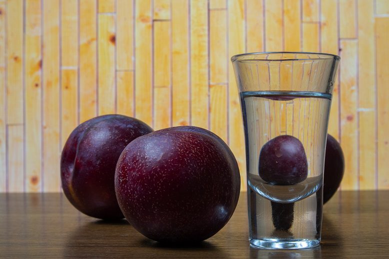 Proper plum moonshine with and without sugar