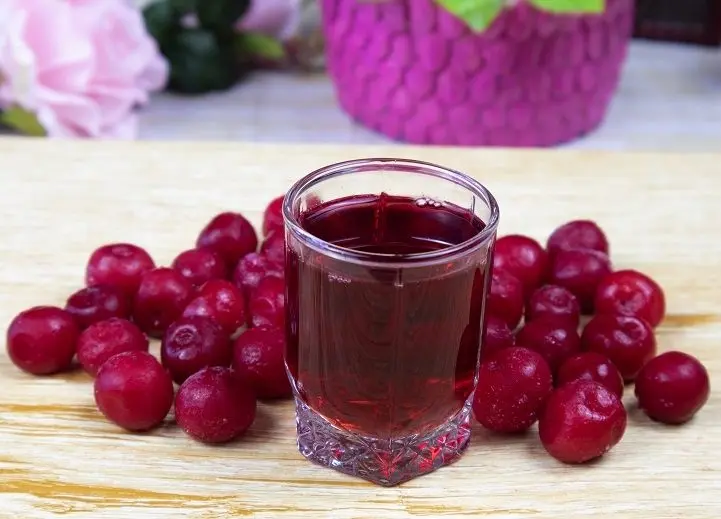 Proper tincture of frozen berries (currants, cherries, raspberries, etc.)