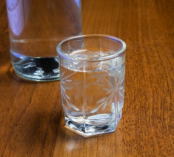 Purification of moonshine with black rye bread