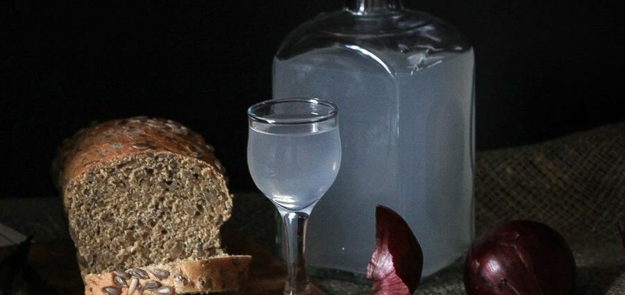 Purification of moonshine with black rye bread