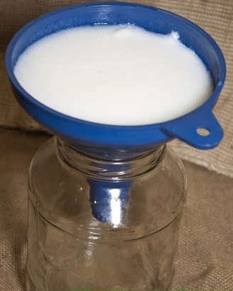 Purification of moonshine with egg white of a chicken egg