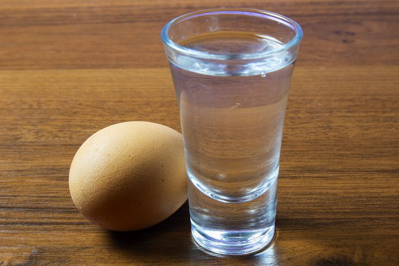 Purification of moonshine with egg white of a chicken egg