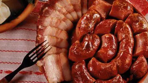 Recipe for homemade sausages in the gut (in a meat grinder)