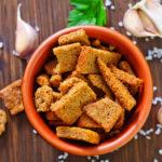 Recipes for homemade crackers in the oven with spices and garlic