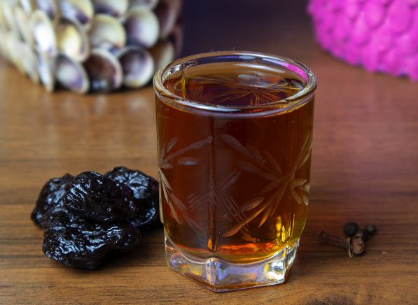 Recipes for homemade tinctures of vodka, moonshine and alcohol on prunes