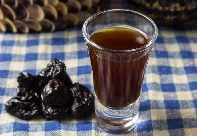 Recipes for homemade tinctures of vodka, moonshine and alcohol on prunes