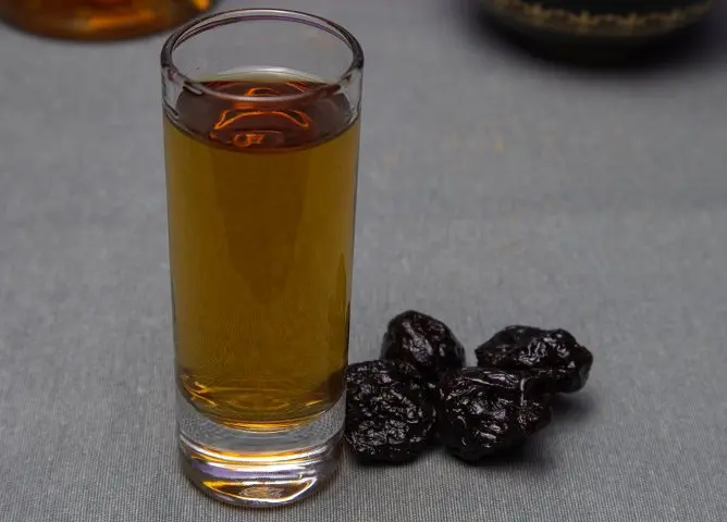 Recipes for homemade tinctures of vodka, moonshine and alcohol on prunes