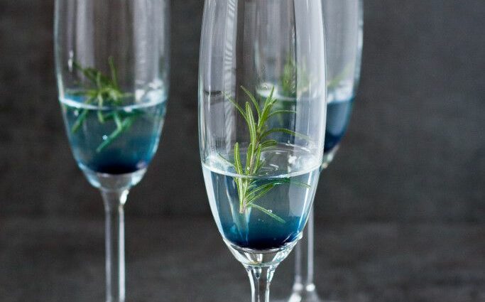 Rosemary French 75 cocktail recipe