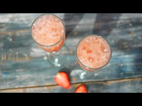 Rossini - a cocktail of strawberries and sparkling wine