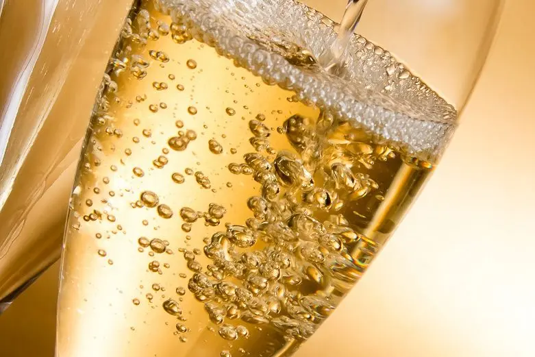 Sabrage, perlage, muselet and other terms from the world of champagne and sparkling wines