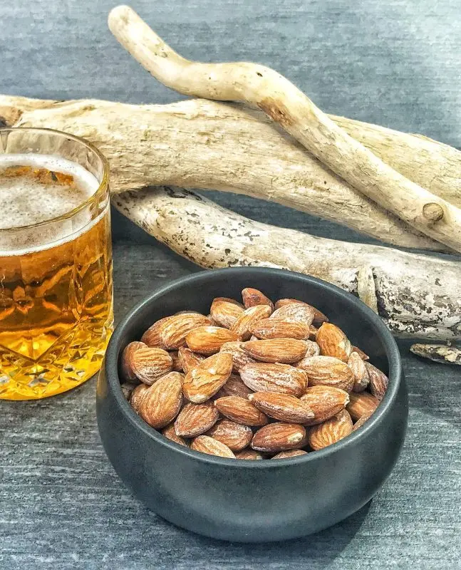 Salted almonds for beer baked in the oven