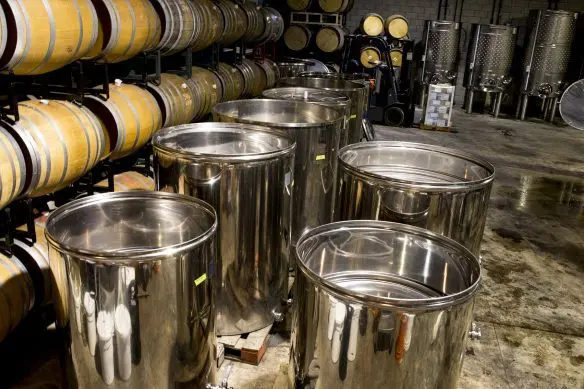 Selection of the fermentation tank for wine, mash and beer