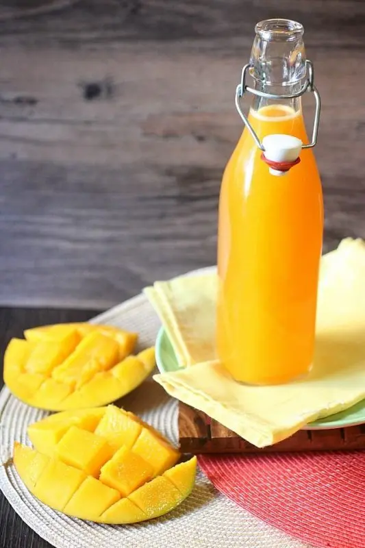 Simple mango tincture on vodka (moonshine, alcohol)