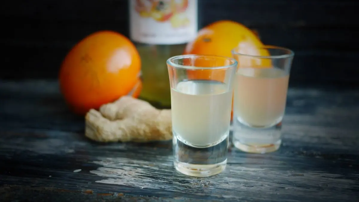 Strong persimmon liqueur with ginger