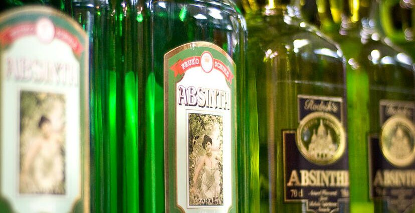 Taste of black absinthe versus green