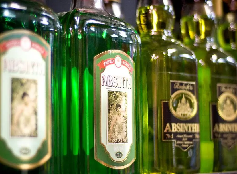 Taste of black absinthe versus green