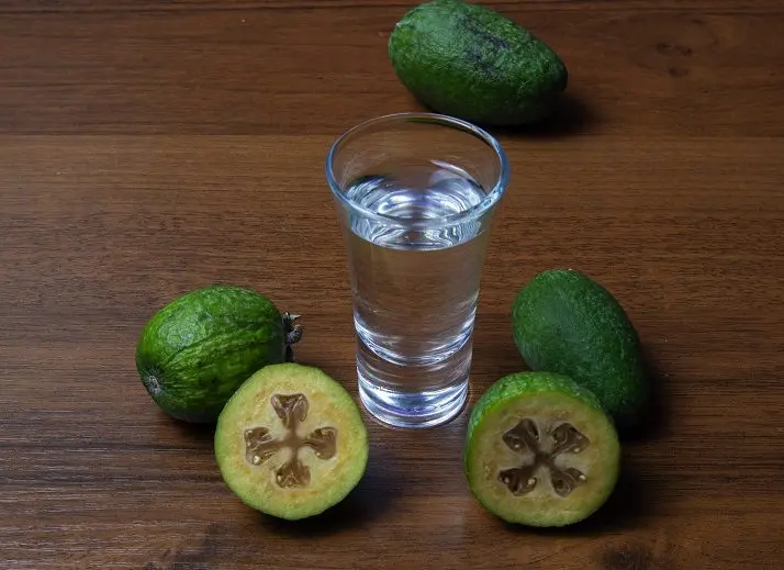 Technology for making moonshine from feijoa