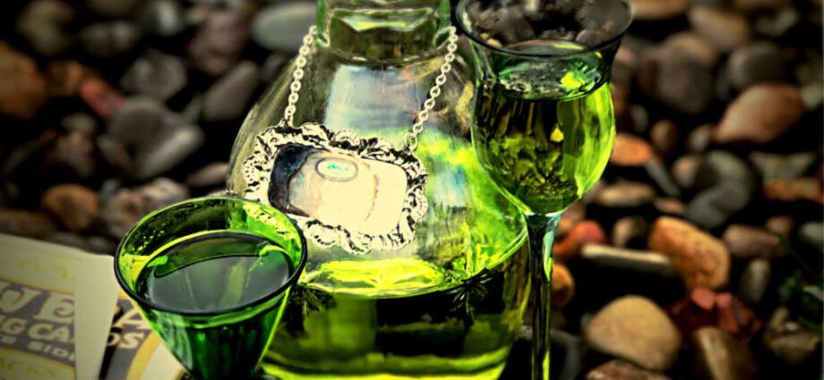 The history of absinthe &#8211; the path from fairy to witch and back