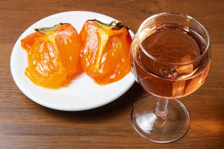 The technology of making wine from persimmon