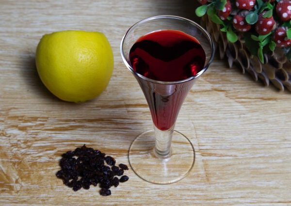 Tincture, liqueur and barberry liquor at home