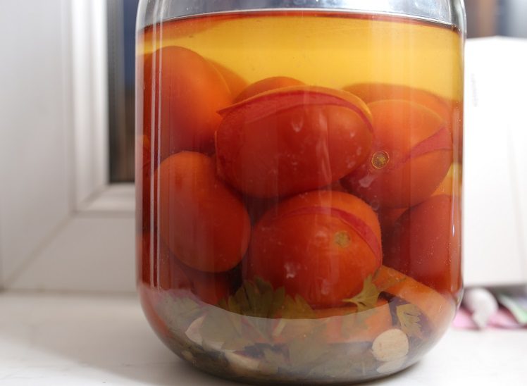 Tomatoes canned in red wine