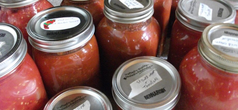 Tomatoes canned in red wine