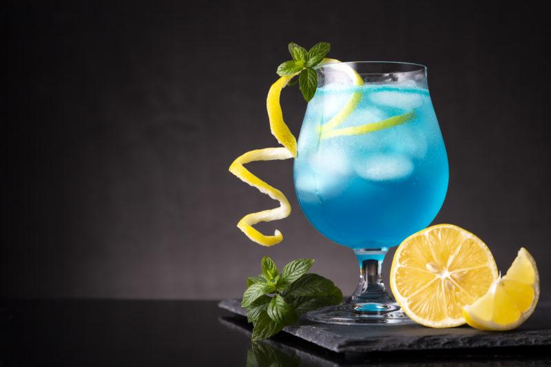 TOP 10 easiest cocktails, the ingredients for which can be found in almost any store where there is alcohol