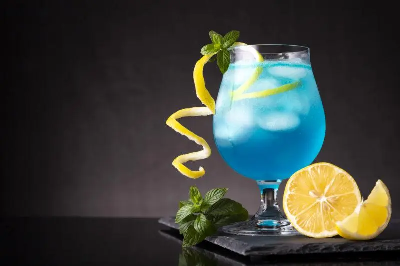 TOP 10 easiest cocktails, the ingredients for which can be found in almost any store where there is alcohol