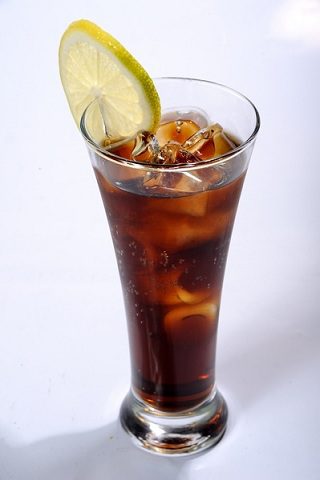 Top XNUMX alcoholic and non-alcoholic cola cocktails