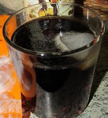 Top XNUMX alcoholic and non-alcoholic cola cocktails