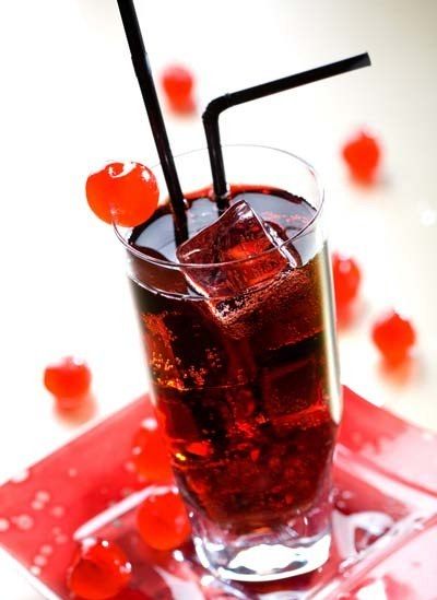 Top XNUMX alcoholic and non-alcoholic cola cocktails