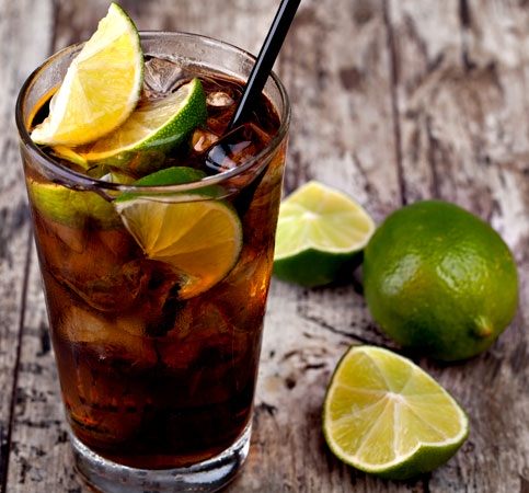 Top XNUMX alcoholic and non-alcoholic cola cocktails