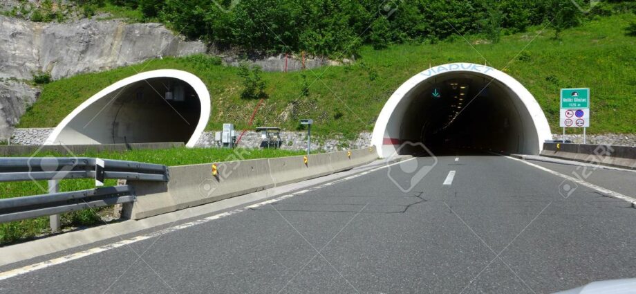 Tunel (Tunnel)