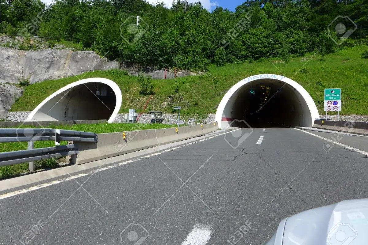 Tunel (Tunnel)