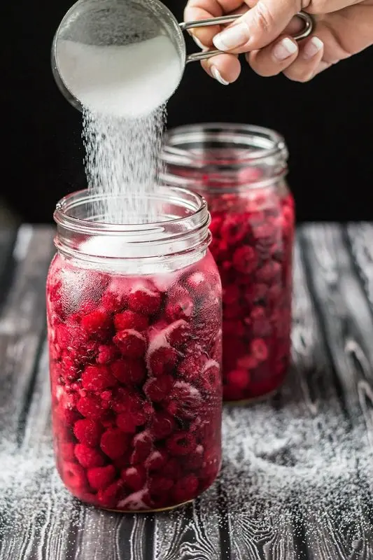 Two recipes for raspberry liqueur at home