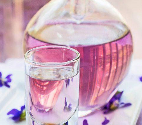 Violet liqueur: 3 recipes at home