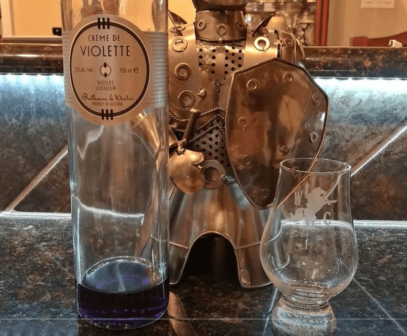 Violet liqueur: a unique drink with a unique taste and aroma