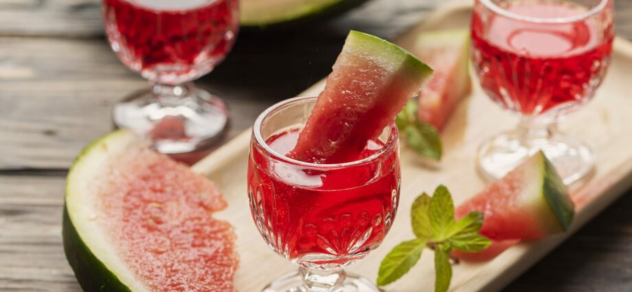 Watermelon liqueur: 4 recipes at home