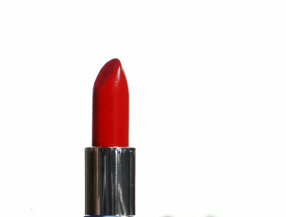 What does red lipstick scream about?