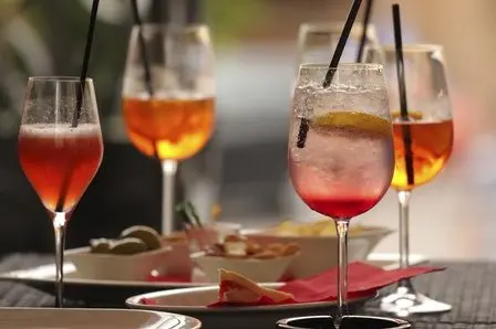 What is an aperitif &#8211; how and when to serve this type of drink