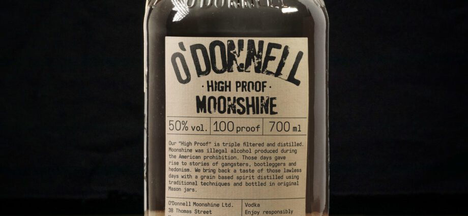 What strength of moonshine should be poured into an oak barrel