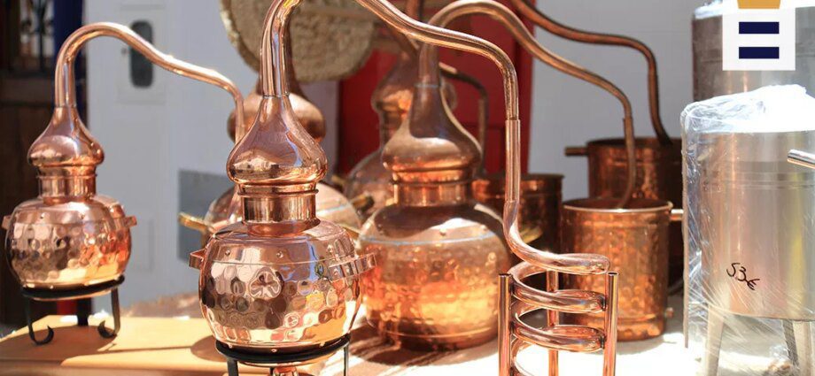 Which moonshine still should an amateur choose and is it legal to use it at home?