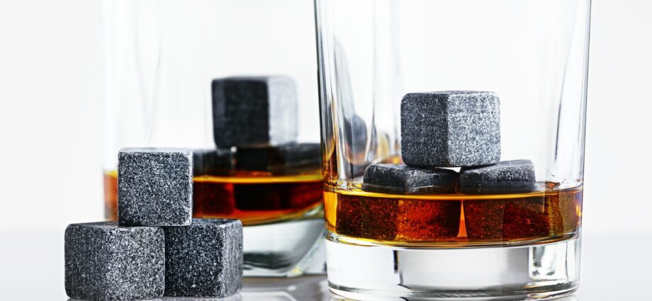 Whiskey Chilling Stones &#8211; Say No to Ice