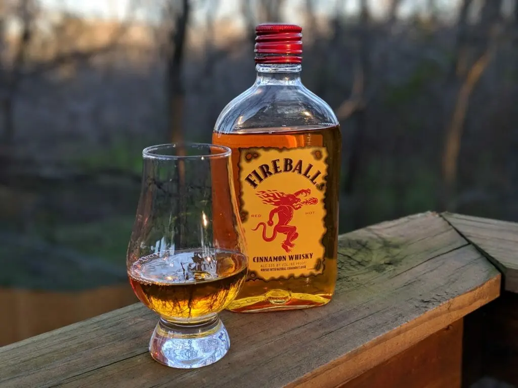 Whiskey Fireball: review, history, composition of the drink + 2 recipes at home