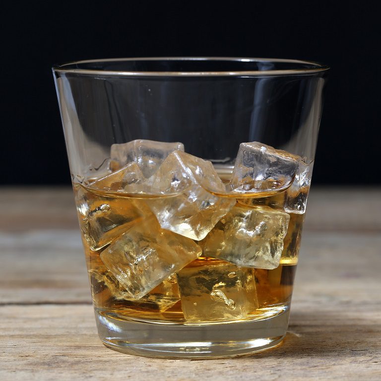 Why and how to drink whiskey with ice