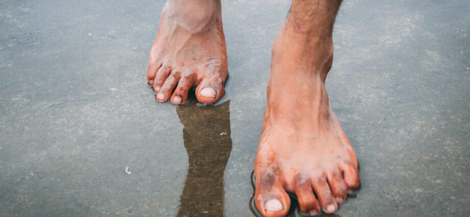 Why should you walk barefoot more?