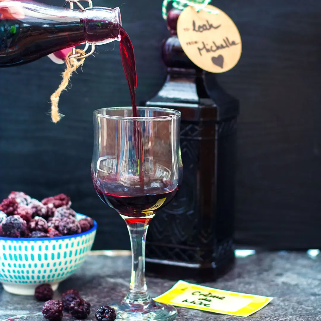 Wine and blackberry liqueur: 5 recipes at home