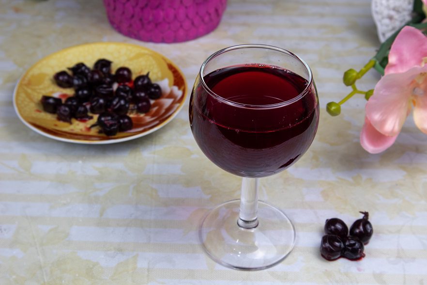 Wine made from yoshta (a hybrid of blackcurrant and gooseberry)