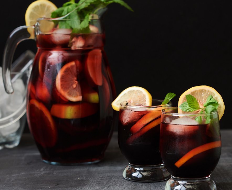 Wine Sangria (Sangria) &#8211; a delicious refreshing drink from Spain